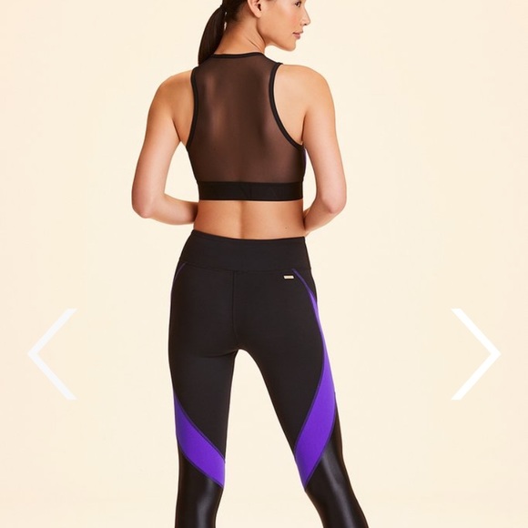 NWOT ALALA Sports Bra Size S - Picture 3 of 4